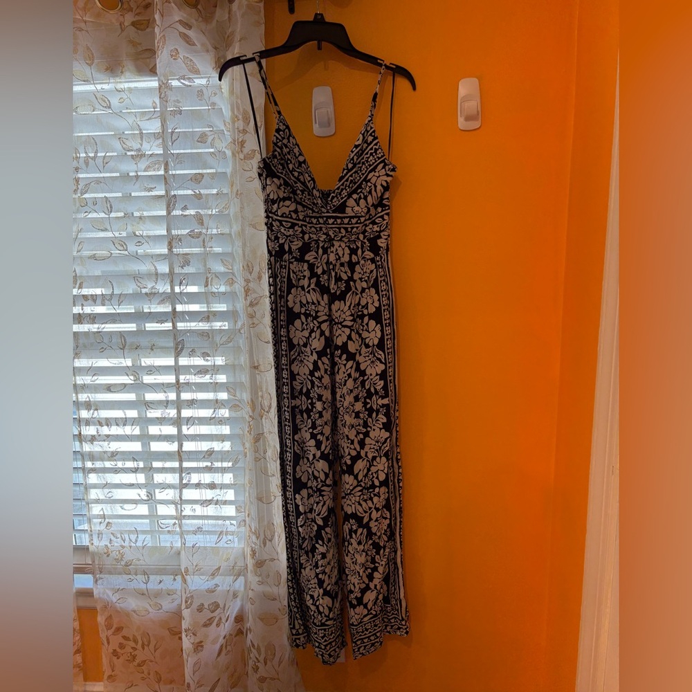 Floral Print Black & White V-Neck Jumpsuit